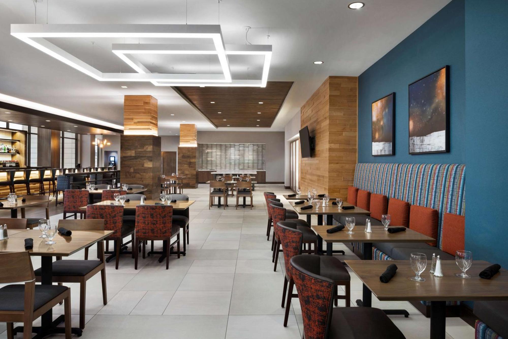 Hilton Garden Milwaukee Conference Center 3*